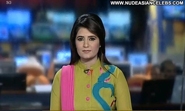 Beenish Saleem Geo News Sultry Asian Brunette Celebrity Big Tits