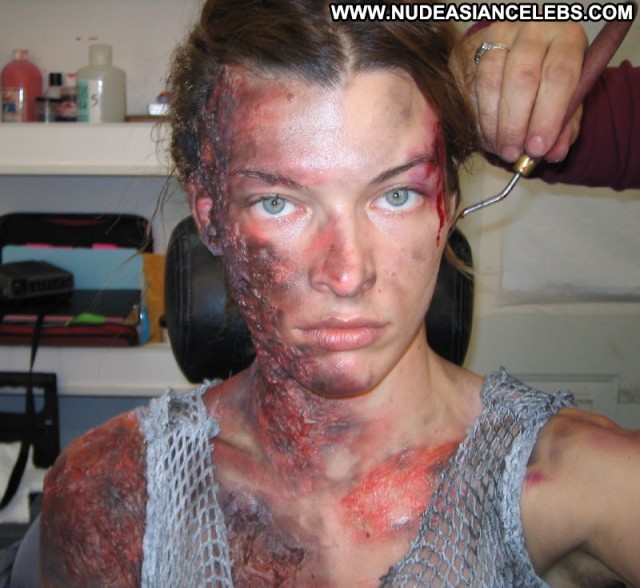 Milla Jovovich Resident Evil Apocalypse Sultry Sensual Hot