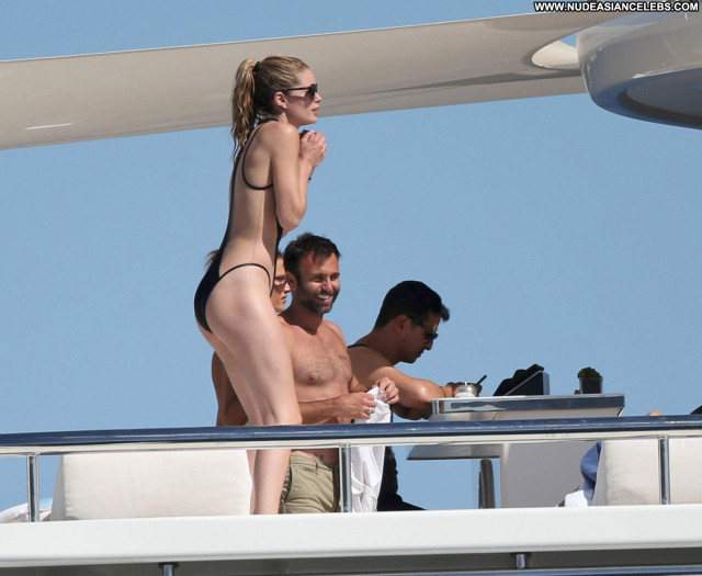 Doutzen Kroes Beautiful Bikini Posing Hot Celebrity Candids Babe