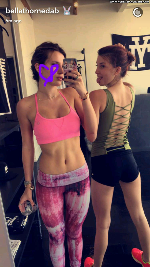 Bella Thorne Perfect Beautiful Sexy Ass American Posing Hot Babe