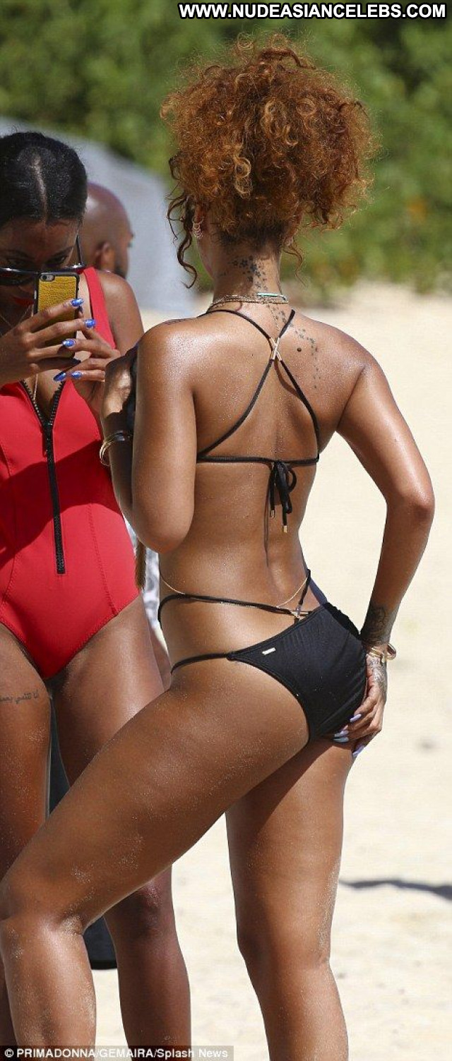 Rihanna Posing Hot Singer Beautiful Babe Fashion Bikini Paparazzi