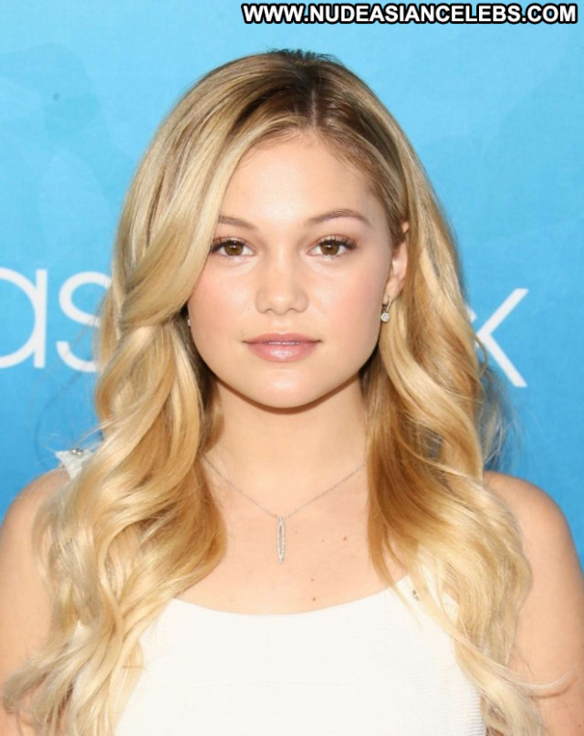 Olivia Holt Paparazzi Beautiful Babe Posing Hot Celebrity Nude Scene