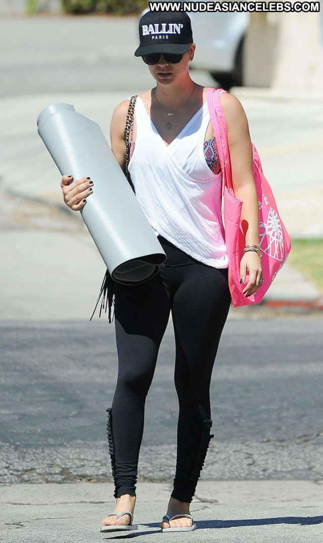 Kaley Cuoco West Hollywood West Hollywood Hollywood Posing Hot