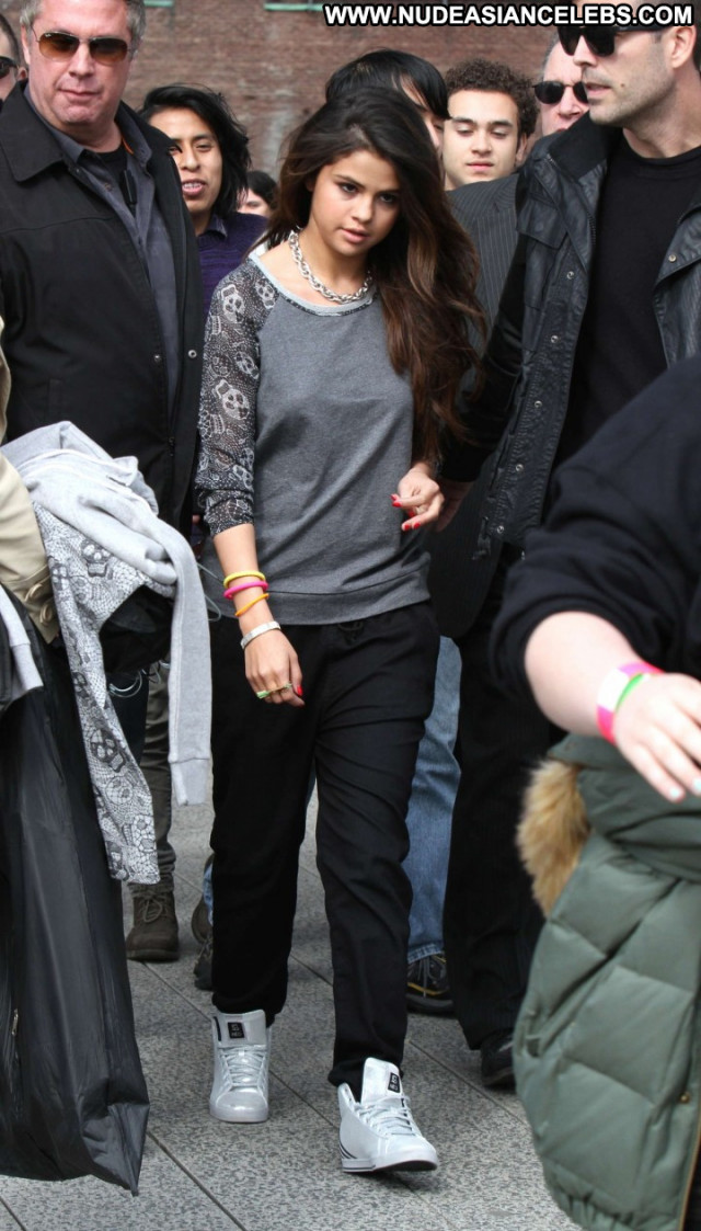 Selena Gomez Paparazzi Beautiful Celebrity Posing Hot Babe Photoshoot
