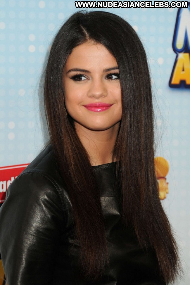 Selena Gomez Paparazzi Celebrity Babe Posing Hot Awards Beautiful