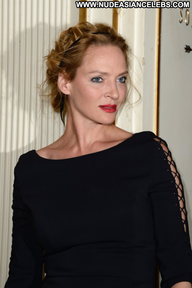 Uma Thurman Fashion Show Babe Celebrity Posing Hot Paris Paparazzi