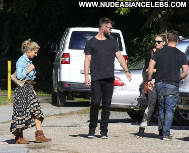 Elsa Pataky Skirt Paparazzi Beautiful Celebrity Posing Hot Babe