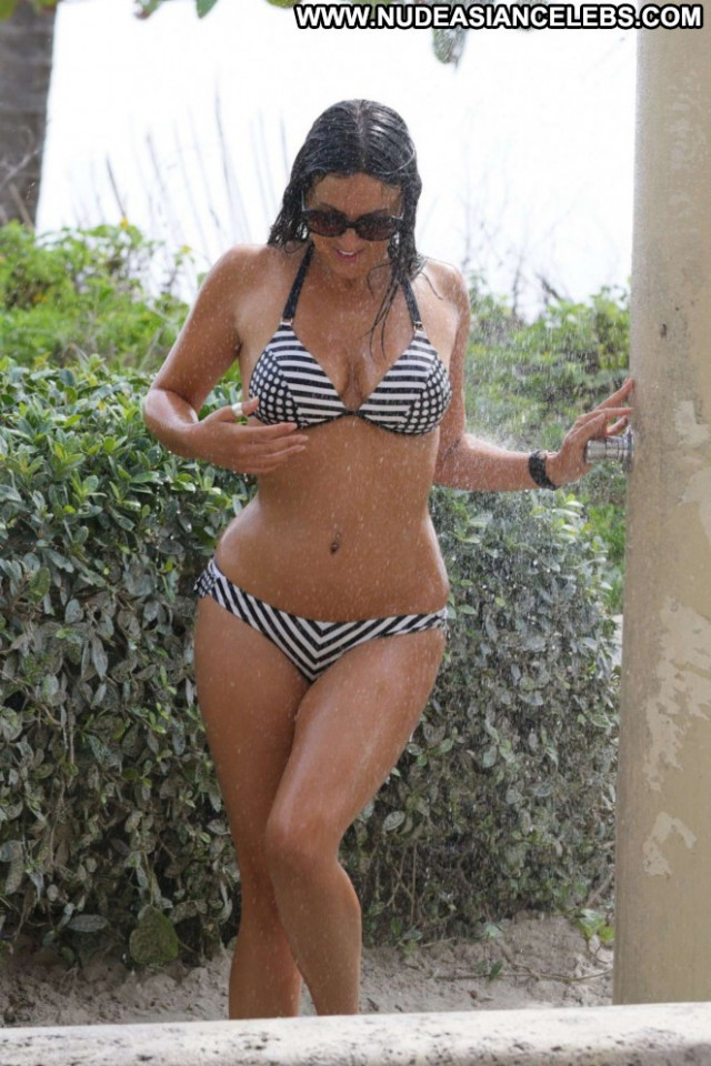 Claudia Romani Posing Hot Beautiful Celebrity Paparazzi Bikini Babe