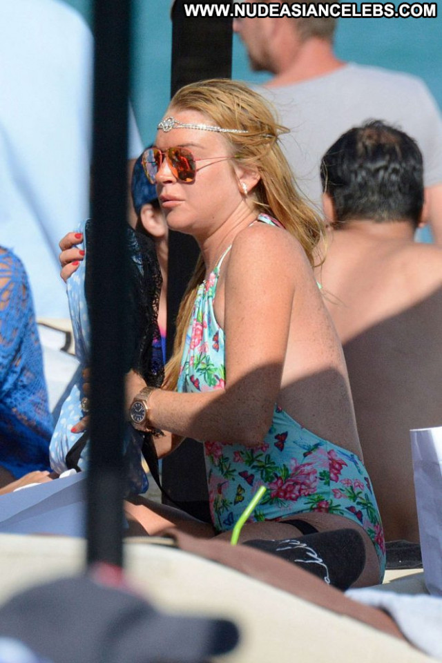 Lindsay Lohan Posing Hot Paparazzi Babe Swimsuit Beautiful Celebrity Lindsay Lohan Posing Hot Paparazzi Babe Swimsuit Beautiful Celebrity