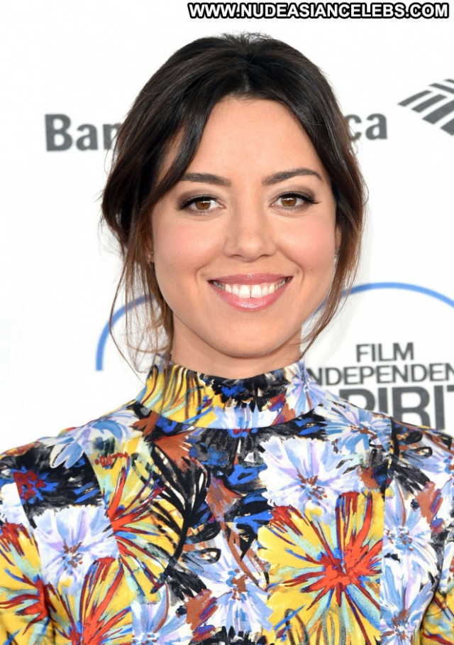 Aubrey Plaza Beautiful Posing Hot Awards Paparazzi Celebrity Babe