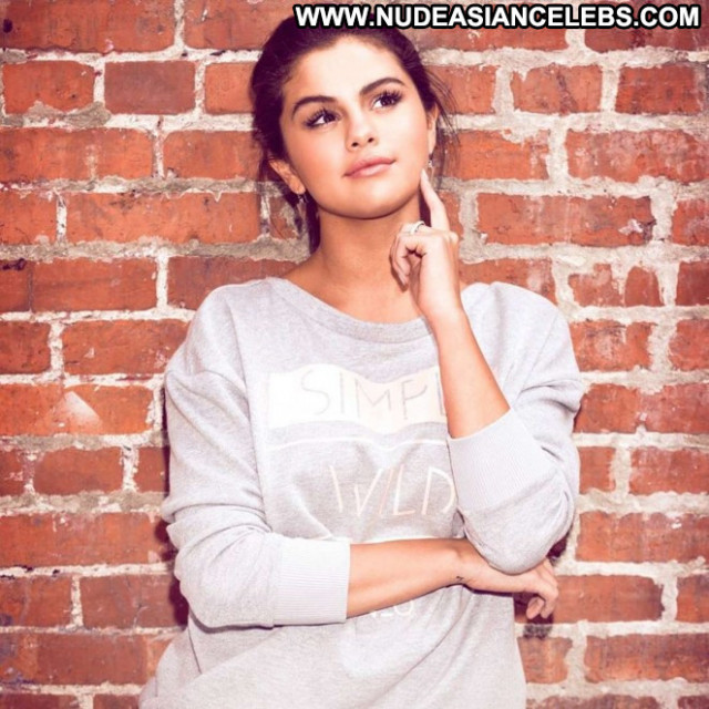 Selena Gomez Beautiful Babe Celebrity Posing Hot Paparazzi Female Selena Gomez Beautiful Babe Celebrity Posing Hot Paparazzi Female