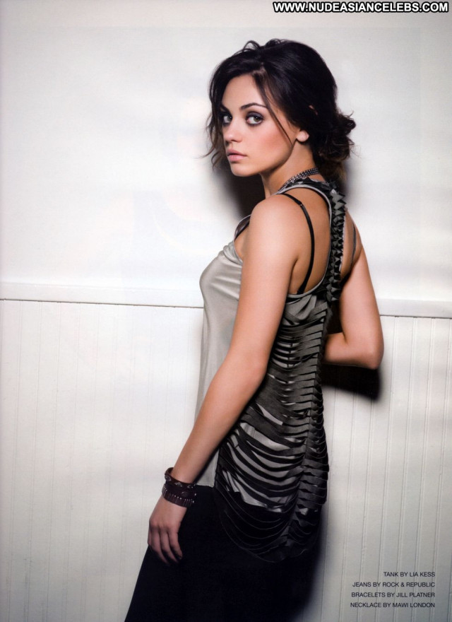 Mila Kunis Beautiful Babe Celebrity Posing Hot Magazine Paparazzi