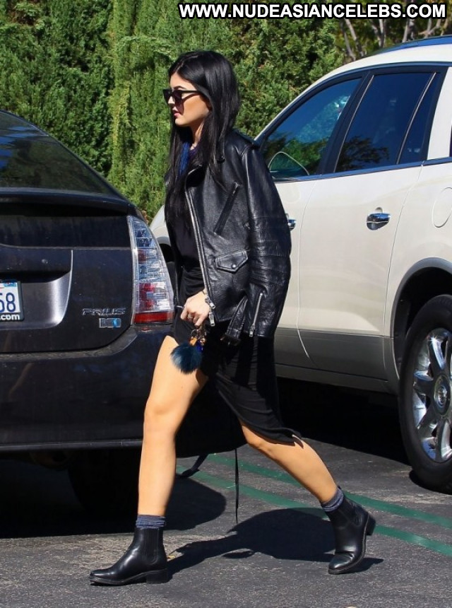 Kylie Jenner Posing Hot Babe Black Beautiful Celebrity Paparazzi