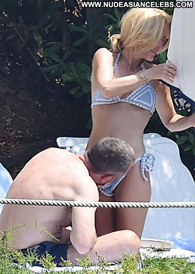 Gillian Anderson No Source Paparazzi Babe Posing Hot Bikini Celebrity
