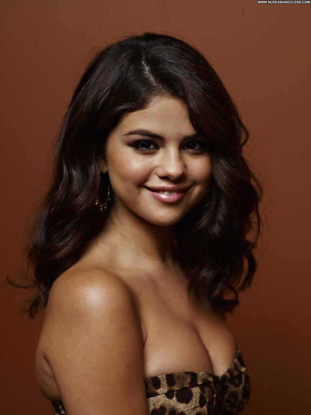 Selena Gomez Spring Break Posing Hot Celebrity Babe Beautiful