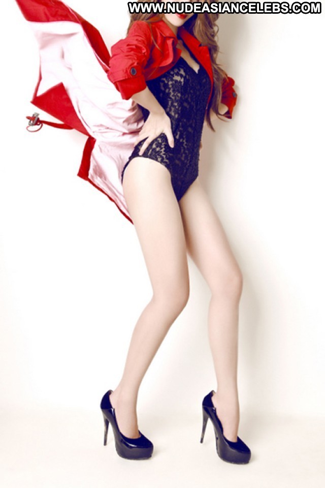 Yen Trang The Viet Nam Personal Show Brunette Skinny Celebrity Singer