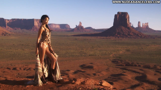Chanel Iman Sports Illustrated Swimsuit Celebrity Doll Posing Hot