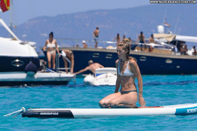 Doutzen Kroes No Source Celebrity Posing Hot Candids Bikini Babe