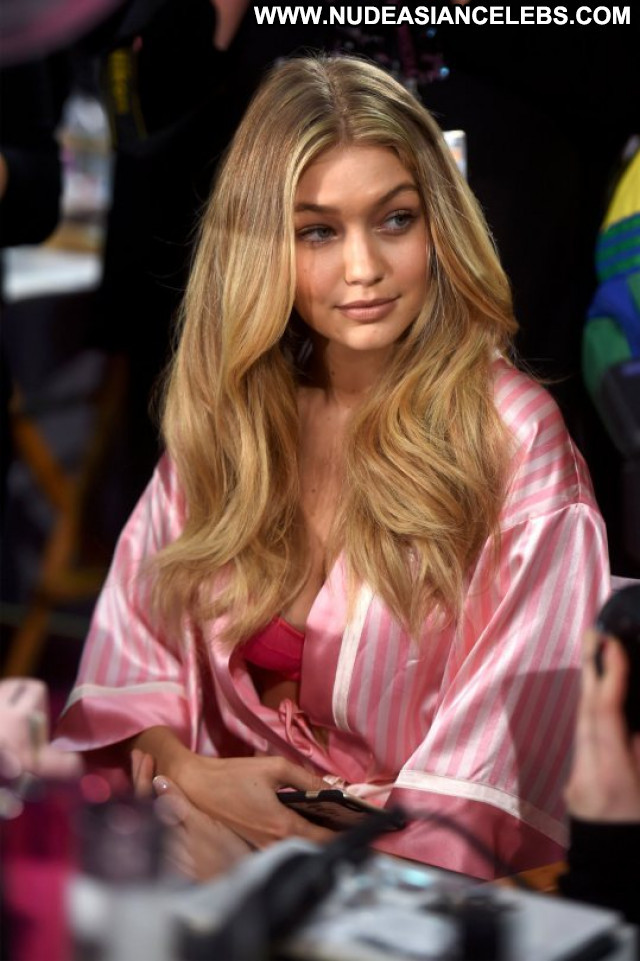 Gigi Hadid No Source  Beautiful Fashion Babe Celebrity Posing Hot