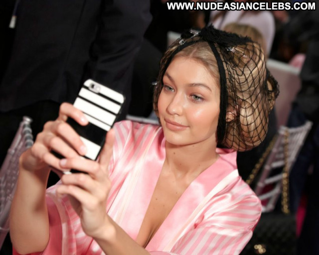 Gigi Hadid No Source  Fashion Posing Hot Celebrity Babe Beautiful