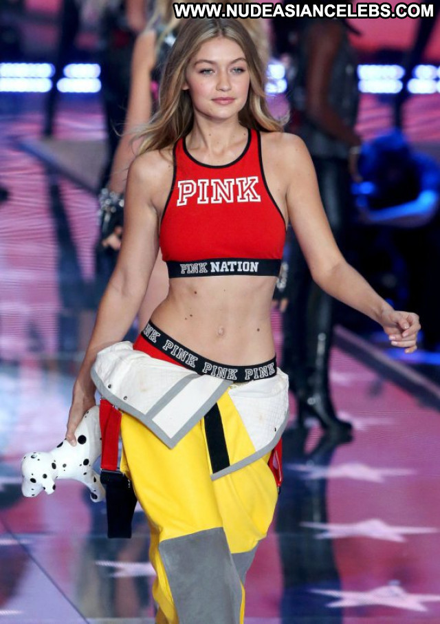 Gigi Hadid No Source  Beautiful Celebrity Babe Posing Hot Fashion
