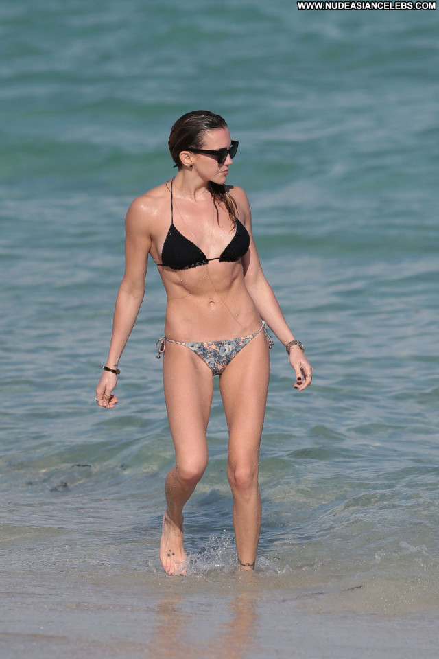 Katie Cassidy The Beach Bikini Posing Hot Babe Celebrity Beach