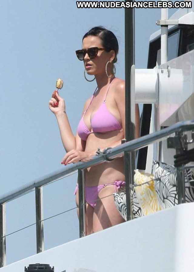 Katy Perry No Source Candids Beautiful Babe Celebrity Bikini Posing