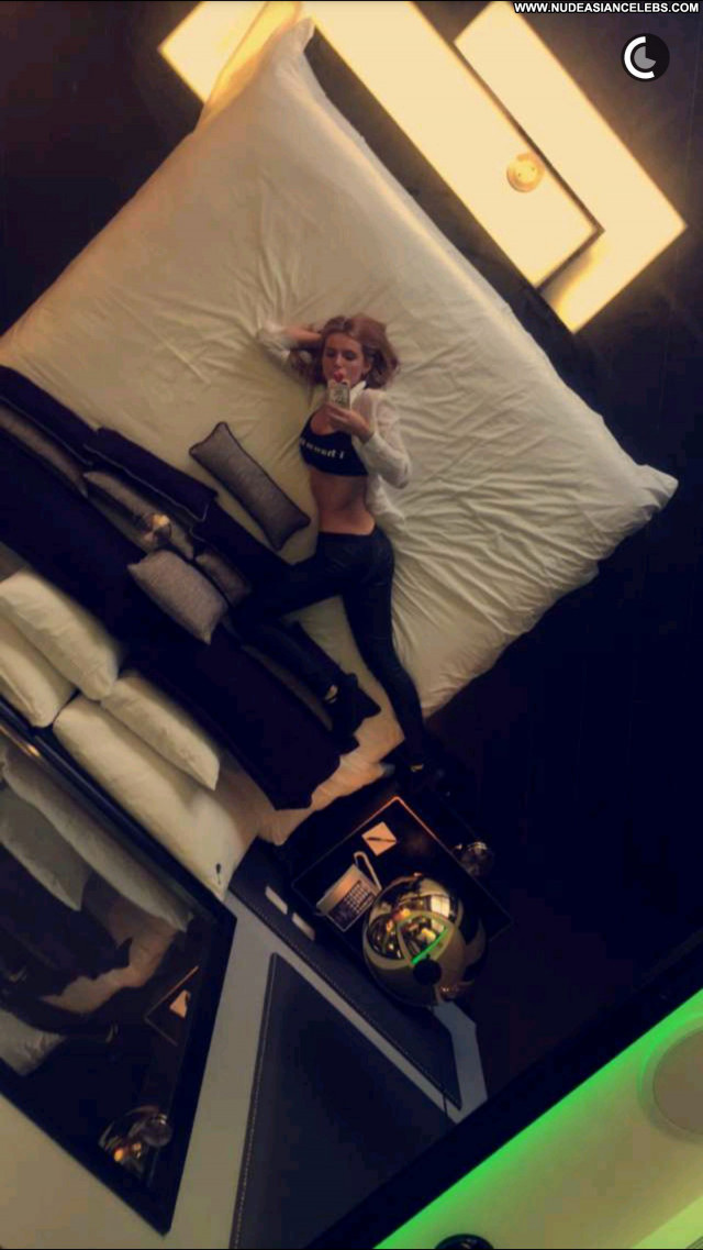 Bella Thorne No Source Babe Sexy Celebrity Beautiful Posing Hot
