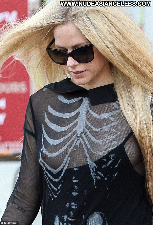Avril Lavigne Beverly Hills  Beautiful Posing Hot Singer Celebrity