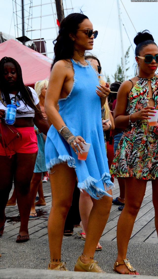 Rihanna Blue Dress Singer Beautiful Paparazzi Sideboob Posing Hot