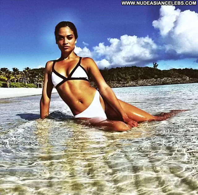 Shanina Shaik Sexy Celebrity Beautiful Model Posing Hot Babe Doll