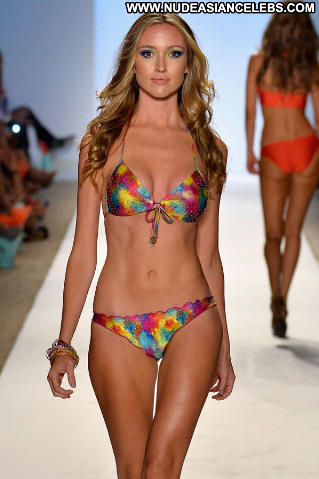 Julia Louis Dreyfus No Source Sea Babe Usa Fashion Model Bikini