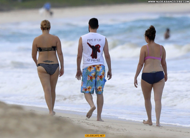 Amy Schumer No Source Posing Hot Hawaii Bikini Celebrity Beautiful