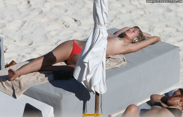 Toni Garrn The Beach Beach Topless Celebrity Toples Beautiful Babe