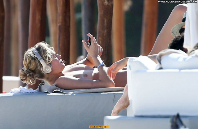 Toni Garrn The Beach Toples Celebrity Topless Beautiful Posing Hot