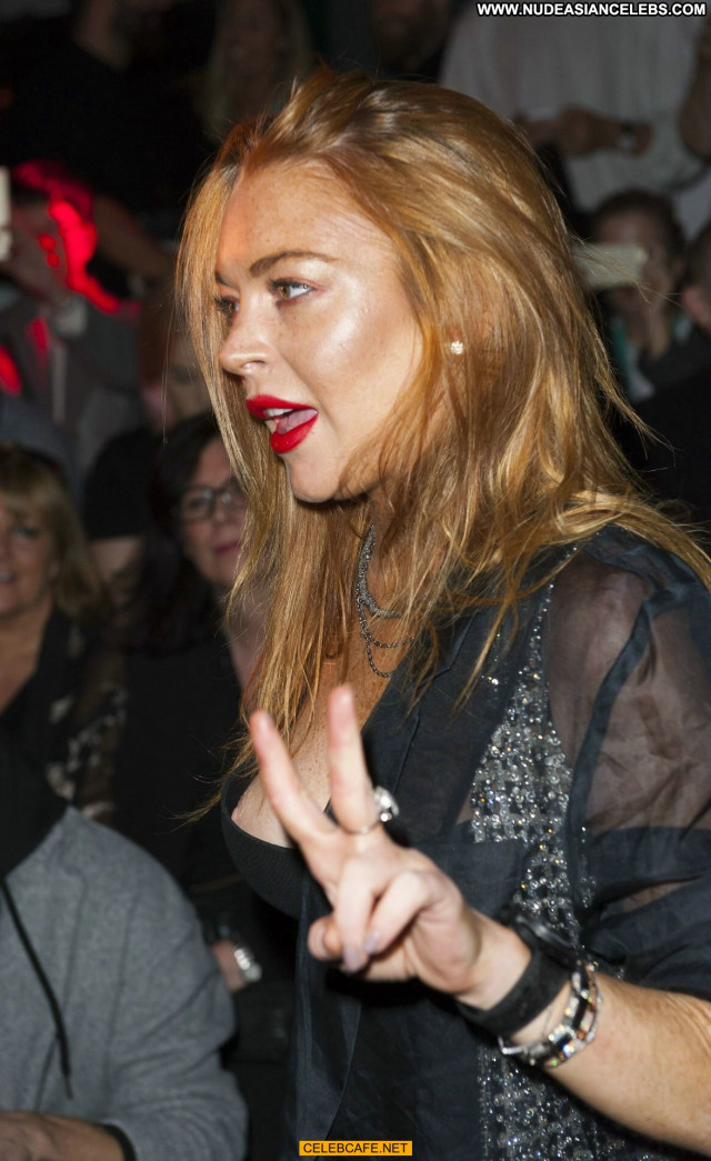 Lindsay Lohan No Source Nipple Slip Babe Celebrity Beautiful London