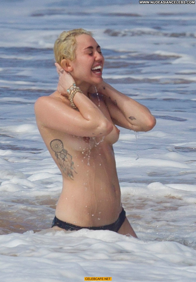 Miley Cyrus No Source Celebrity Toples Babe Beautiful Beach Posing