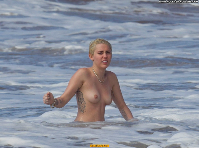 Miley Cyrus No Source Babe Beautiful Beach Posing Hot Celebrity