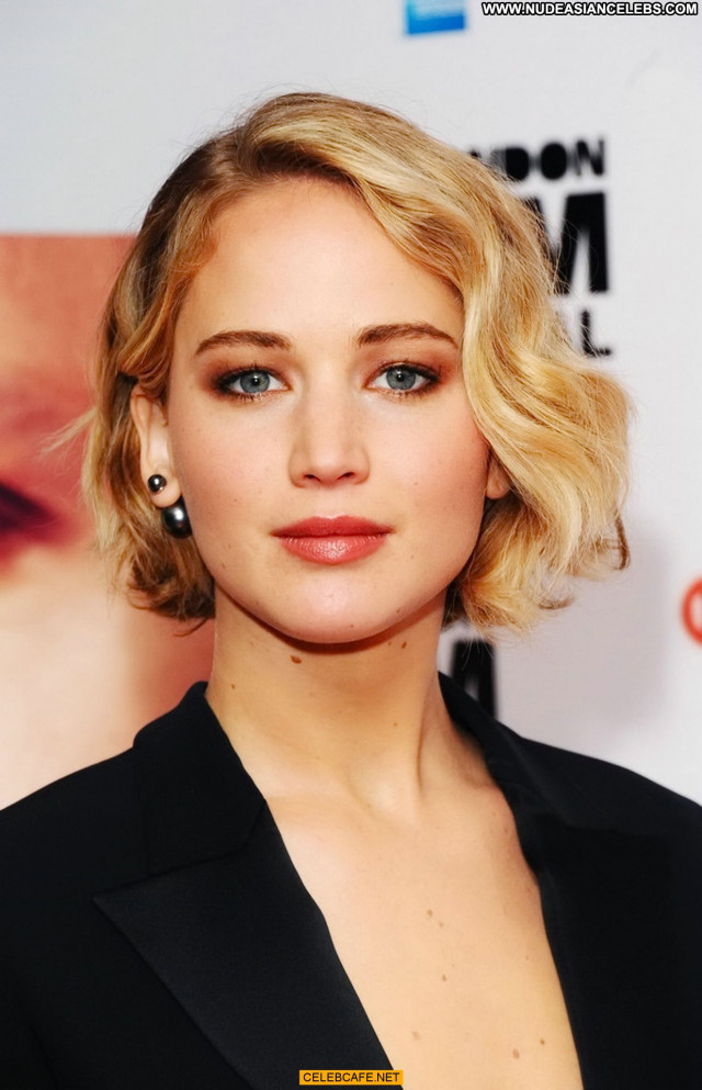 Jennifer Lawrence No Source  Posing Hot Beautiful Babe London