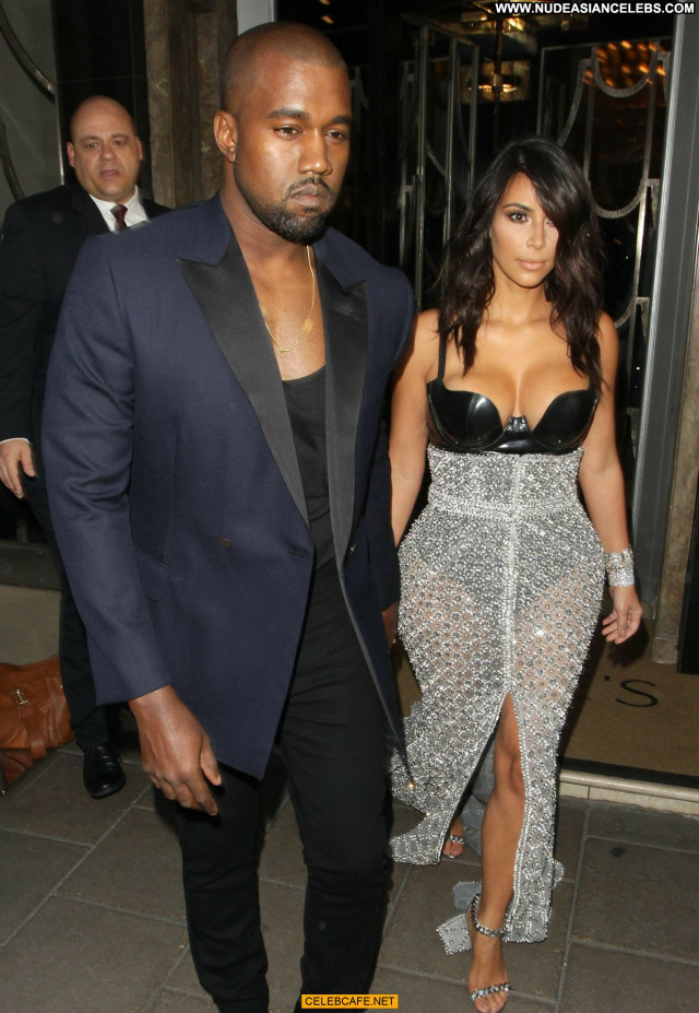 Kim Kardashian Gq Men Of The Year Awards Posing Hot Celebrity Awards