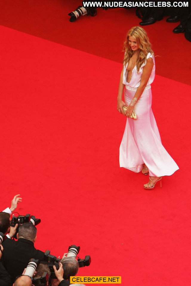 Petra Nemcova Red Carpet Beautiful Side Of Boob Celebrity Posing Hot