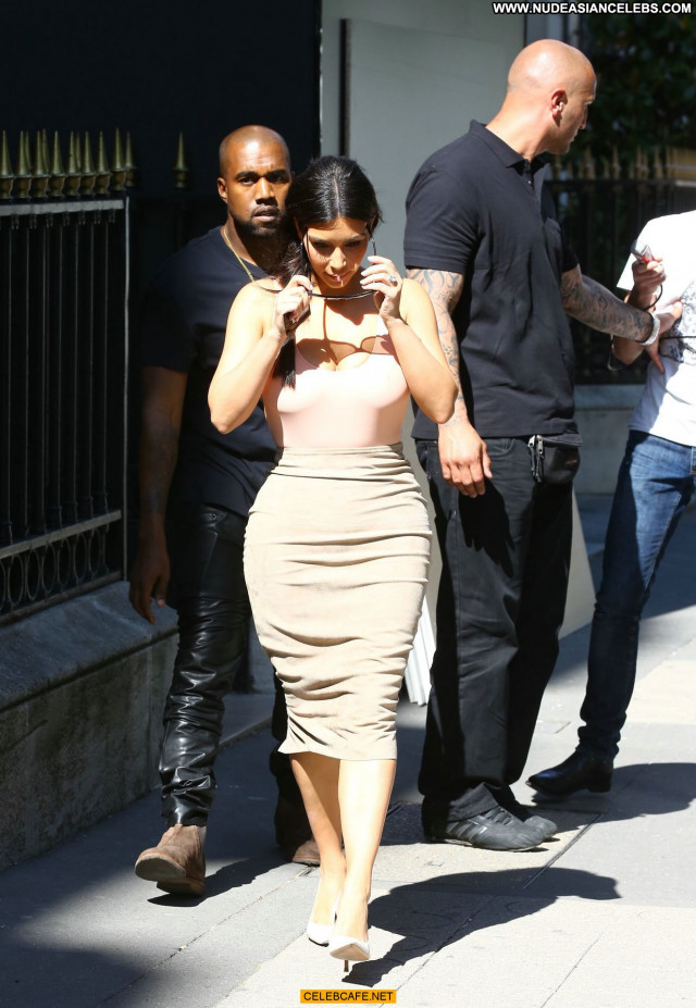 Kim Kardashian No Source Posing Hot Ass Babe Beautiful Celebrity Paris