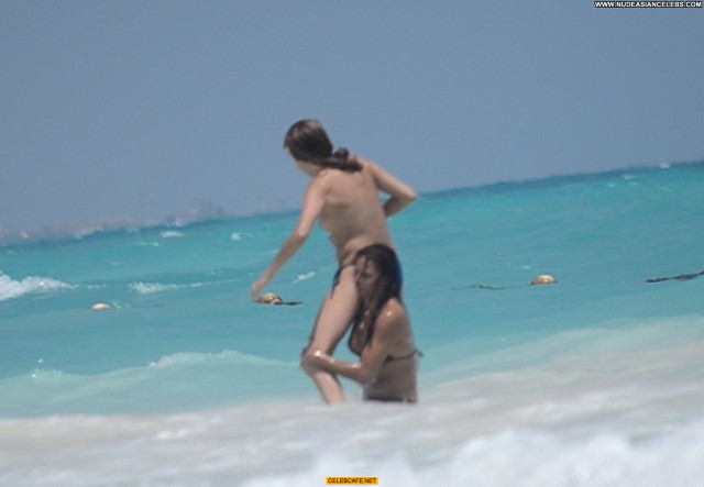 Cara Delevingne No Source Toples Beach Beautiful Babe Celebrity