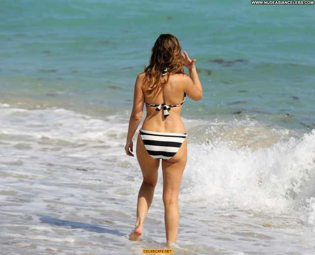 Kelly Brook The Beach Celebrity Posing Hot Cleavage Babe Beach