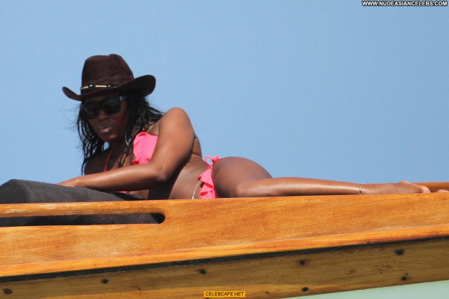 Naomi Campbell No Source Babe Beautiful Posing Hot Boat Kenya