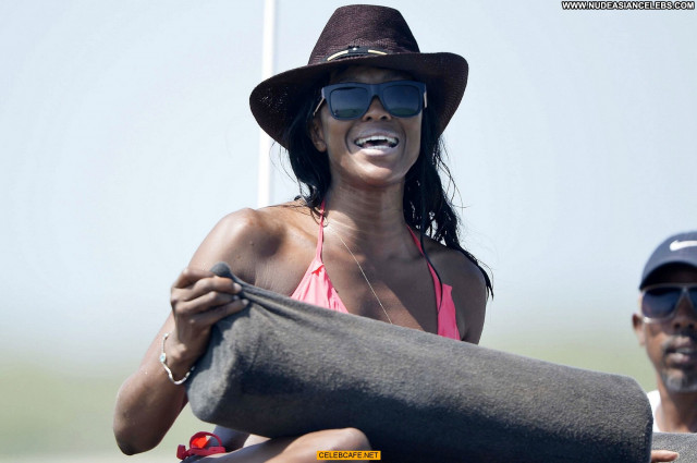 Naomi Campbell No Source Beautiful Babe Boat Posing Hot Celebrity