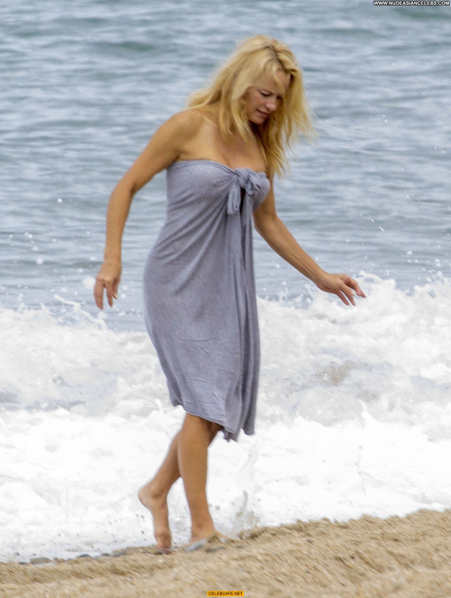 Pamela Anderson No Source Posing Hot Babe Celebrity Beach Toples