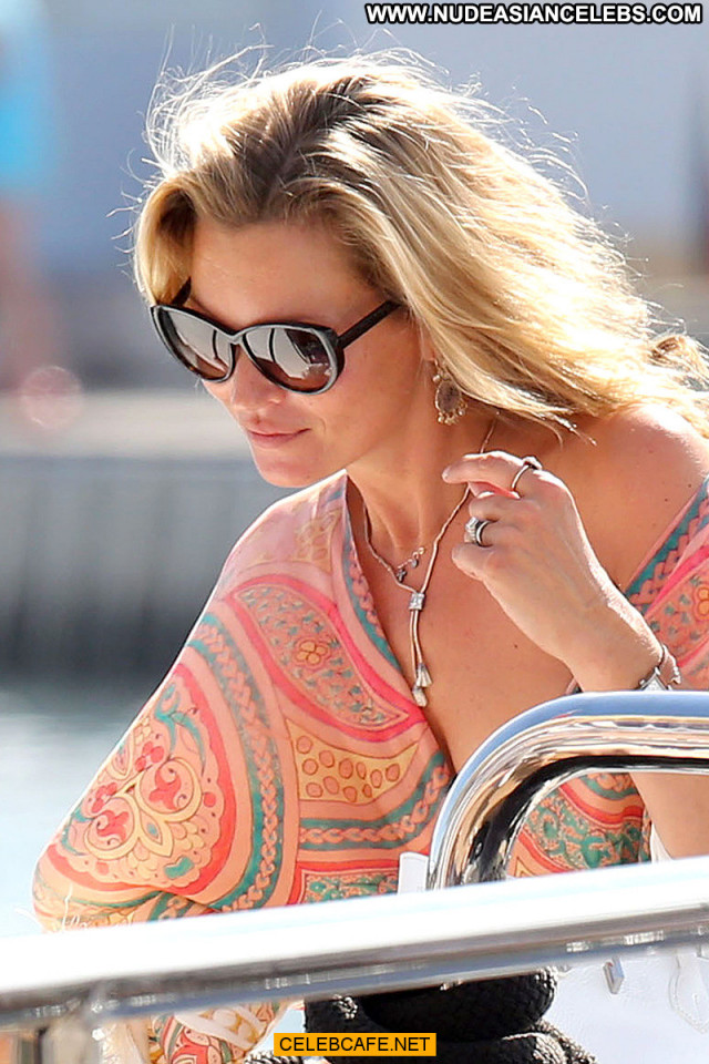 Kate Moss No Source Babe Celebrity Nipslip Posing Hot Beautiful Yacht
