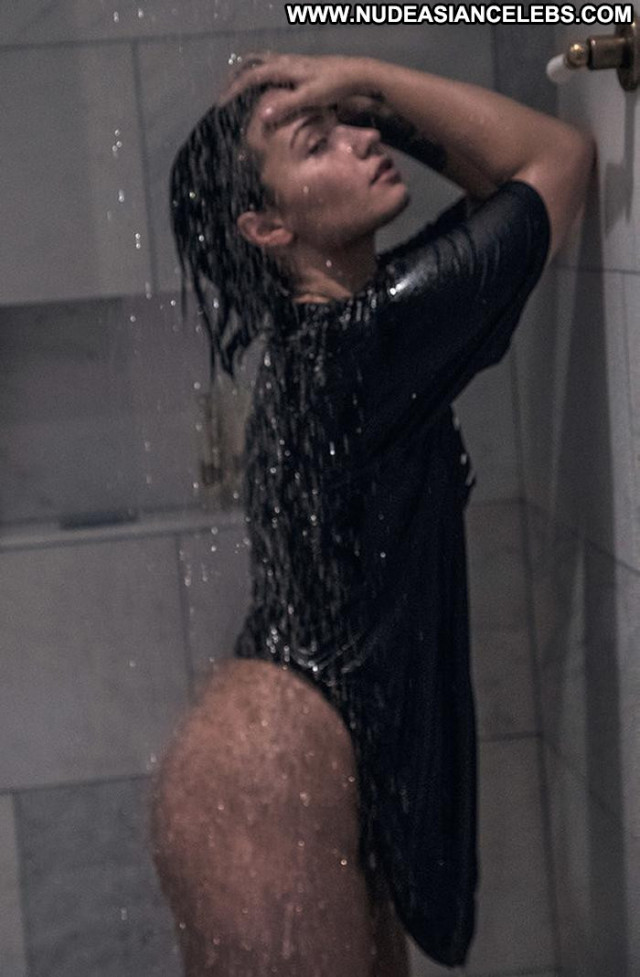 Demi Lovato Vanity Fair Celebrity Nipples Sea Nude Bathroom Ass Babe