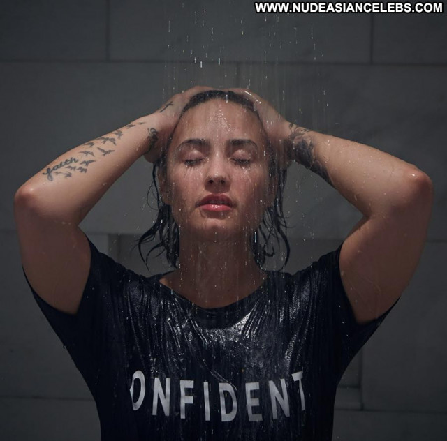 Demi Lovato Vanity Fair Beautiful Ass Nipples Sea Perfect Bathroom